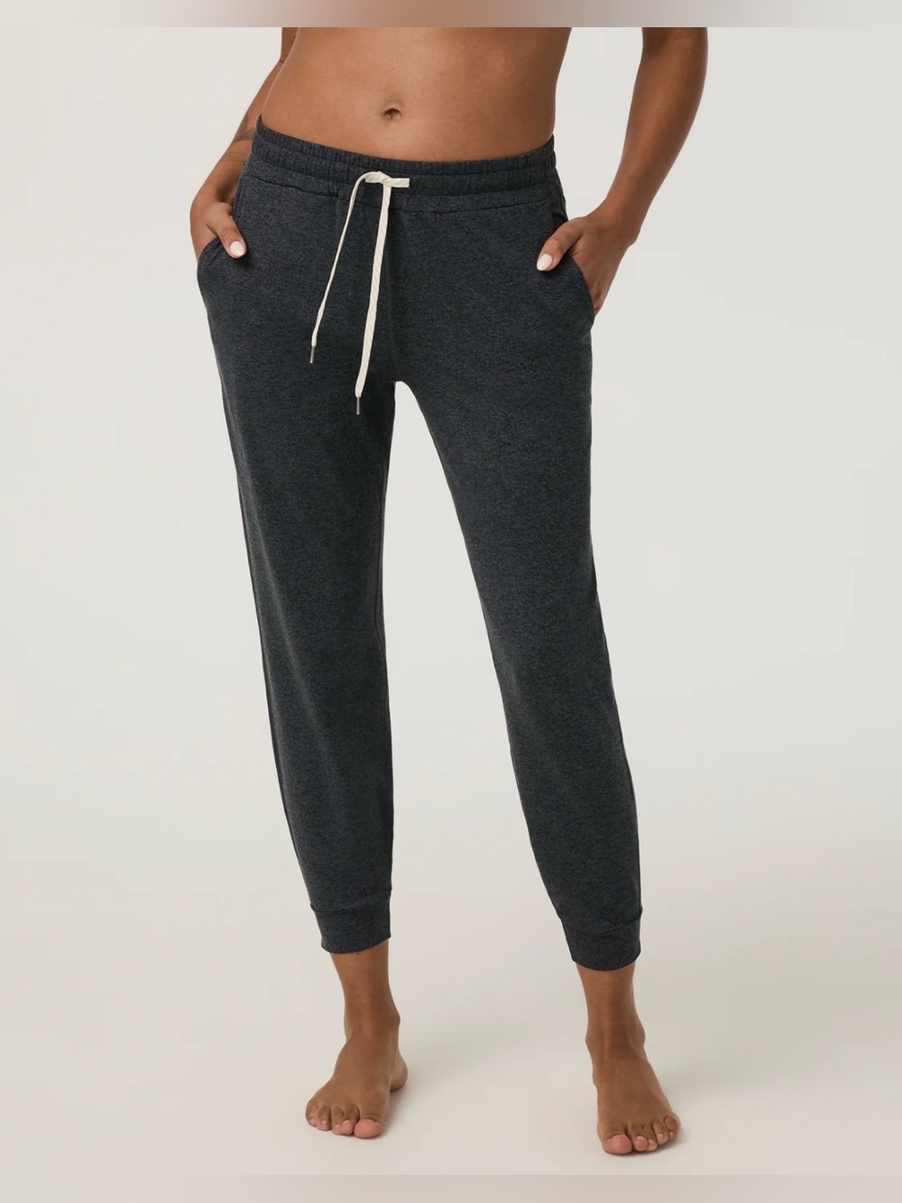 Vuori Women’s Performance Jogger Sweatpants In Heather Charcoal Size Small 25”